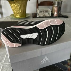 Young girls Addidas sneakers, brand new, never worn